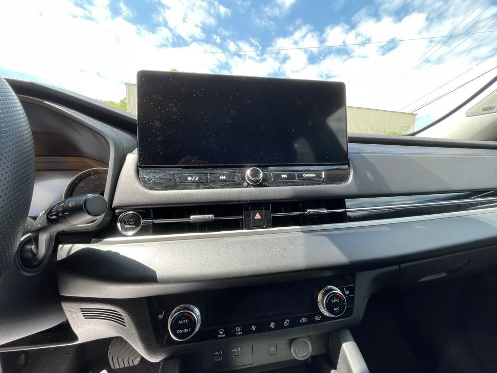 Used 2025 Mitsubishi Outlander AWD image 13