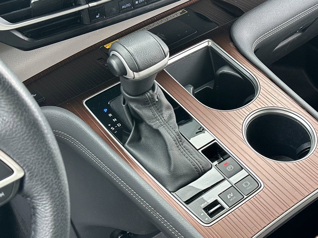 Used 2023 Toyota Sienna XLE image 18