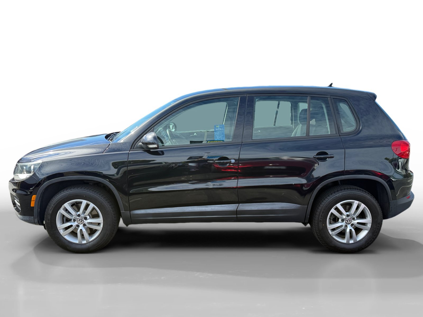 Used 2014 Volkswagen Tiguan S FWD image 2