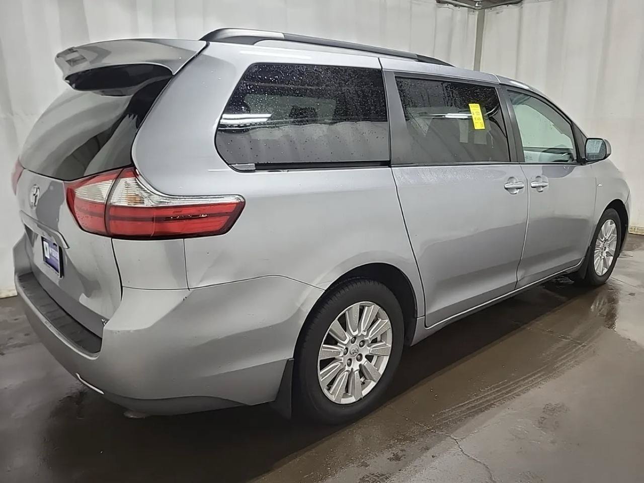 Used 2017 Toyota Sienna XLE AWD/4WD image 3
