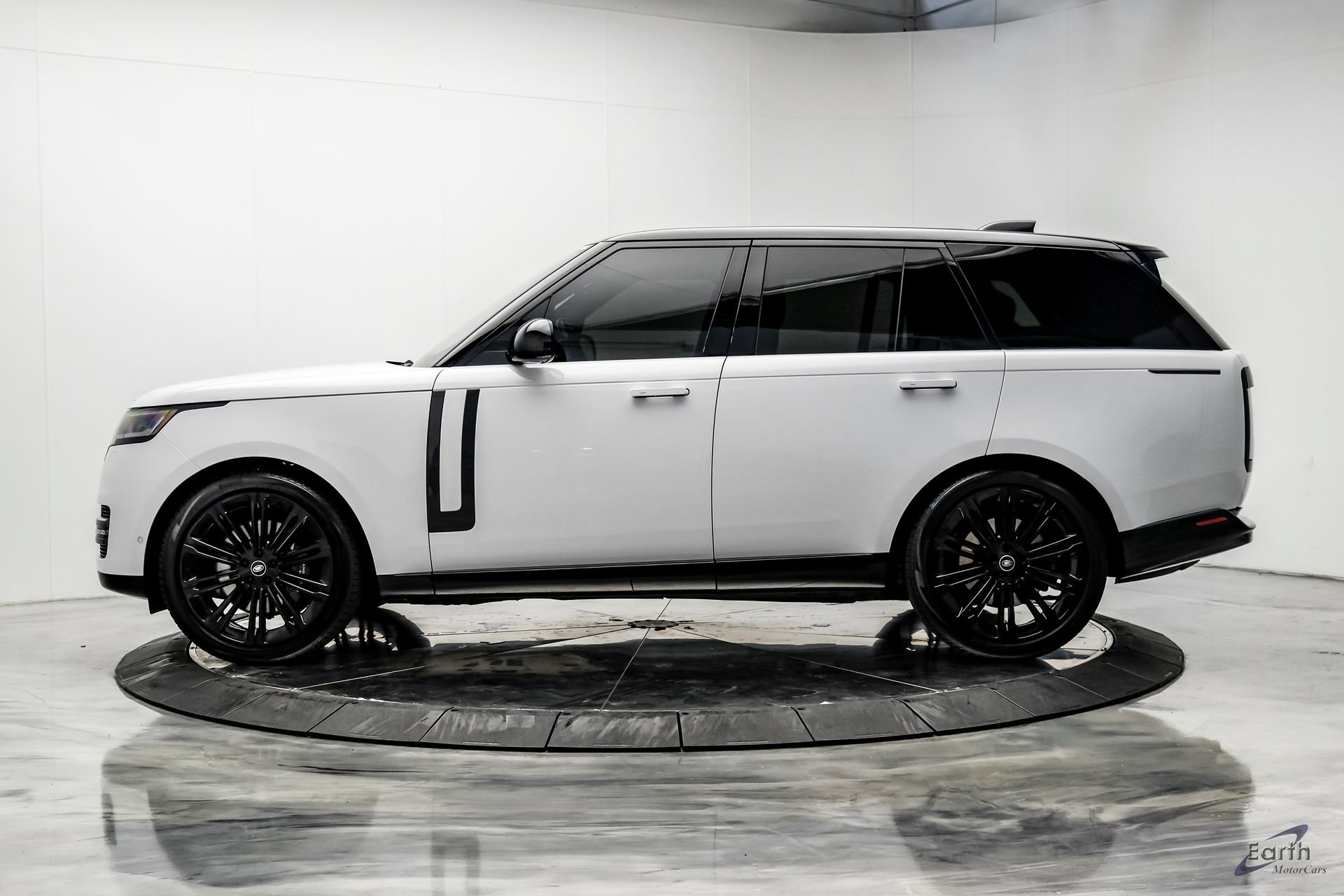 Used 2024 Land Rover Range Rover SE AWD/4WD image 7