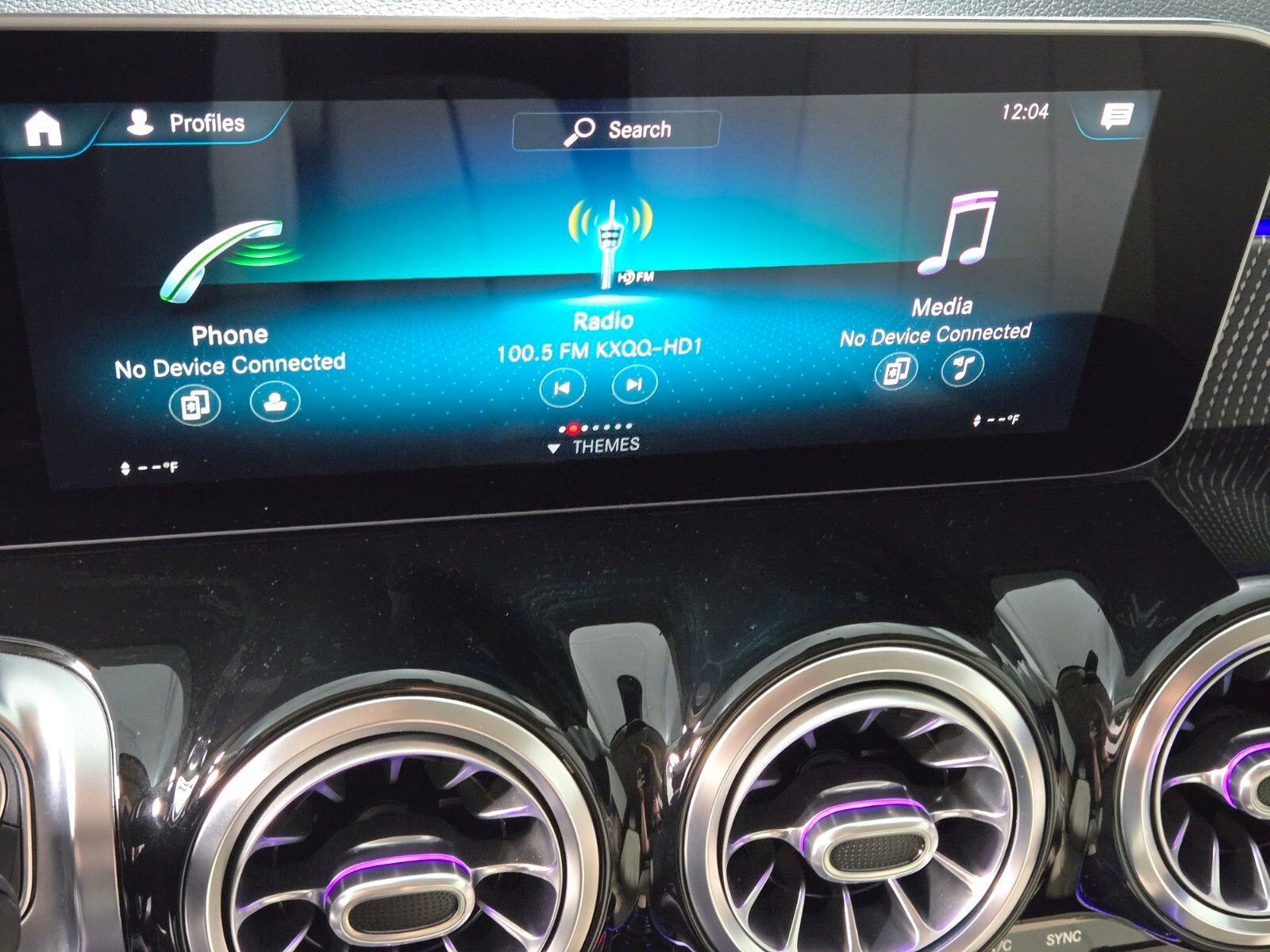 Used 2021 Mercedes-Benz GLB 250 4MATIC w/ Premium Package image 22