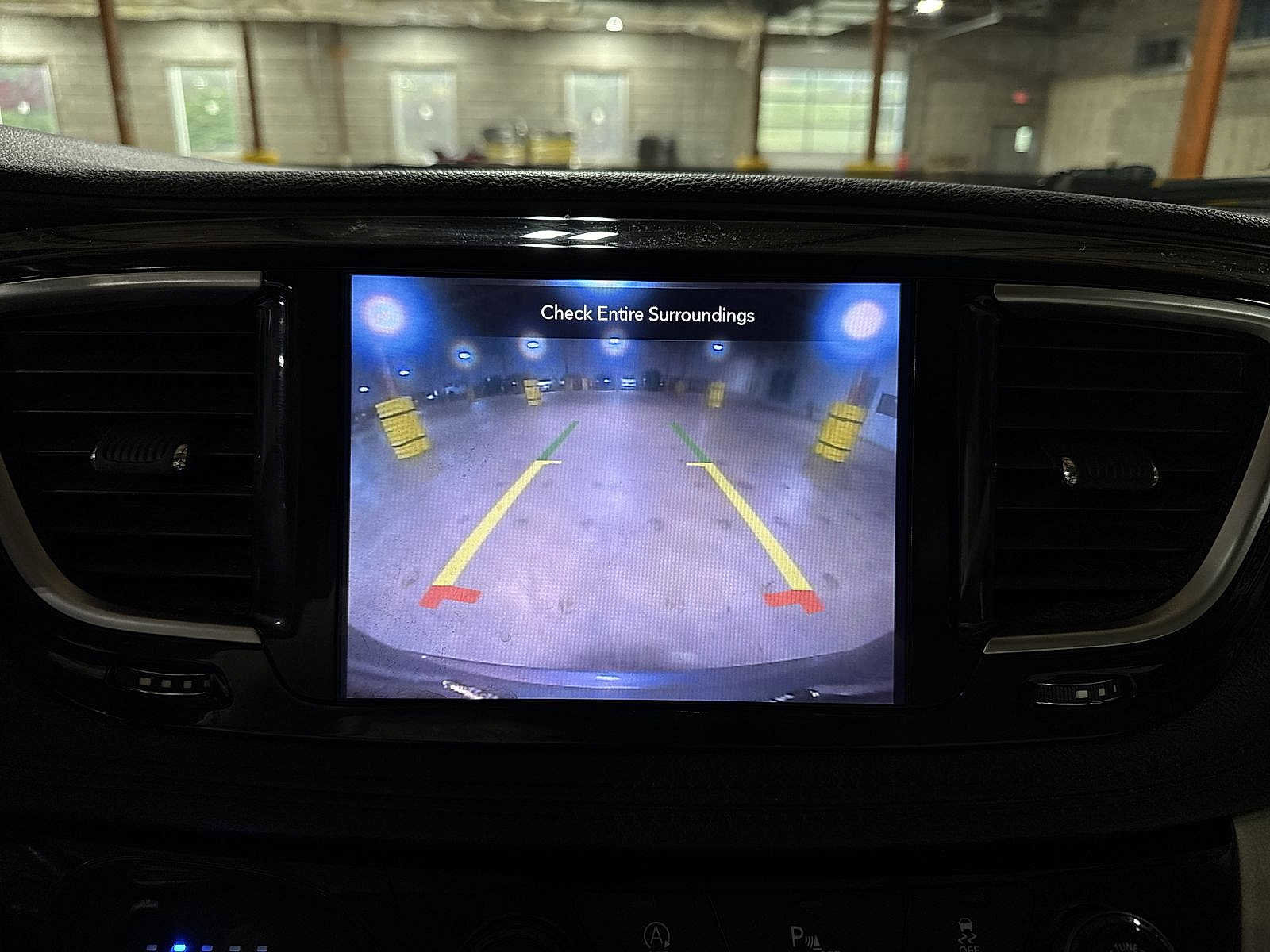 Used 2019 Chrysler Pacifica Limited image 27