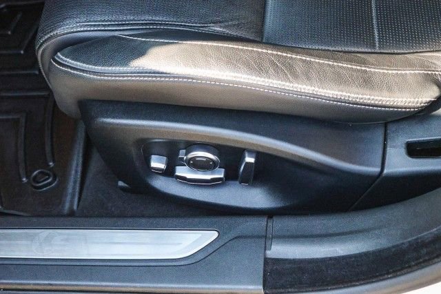 Used 2018 Jaguar XF S image 40