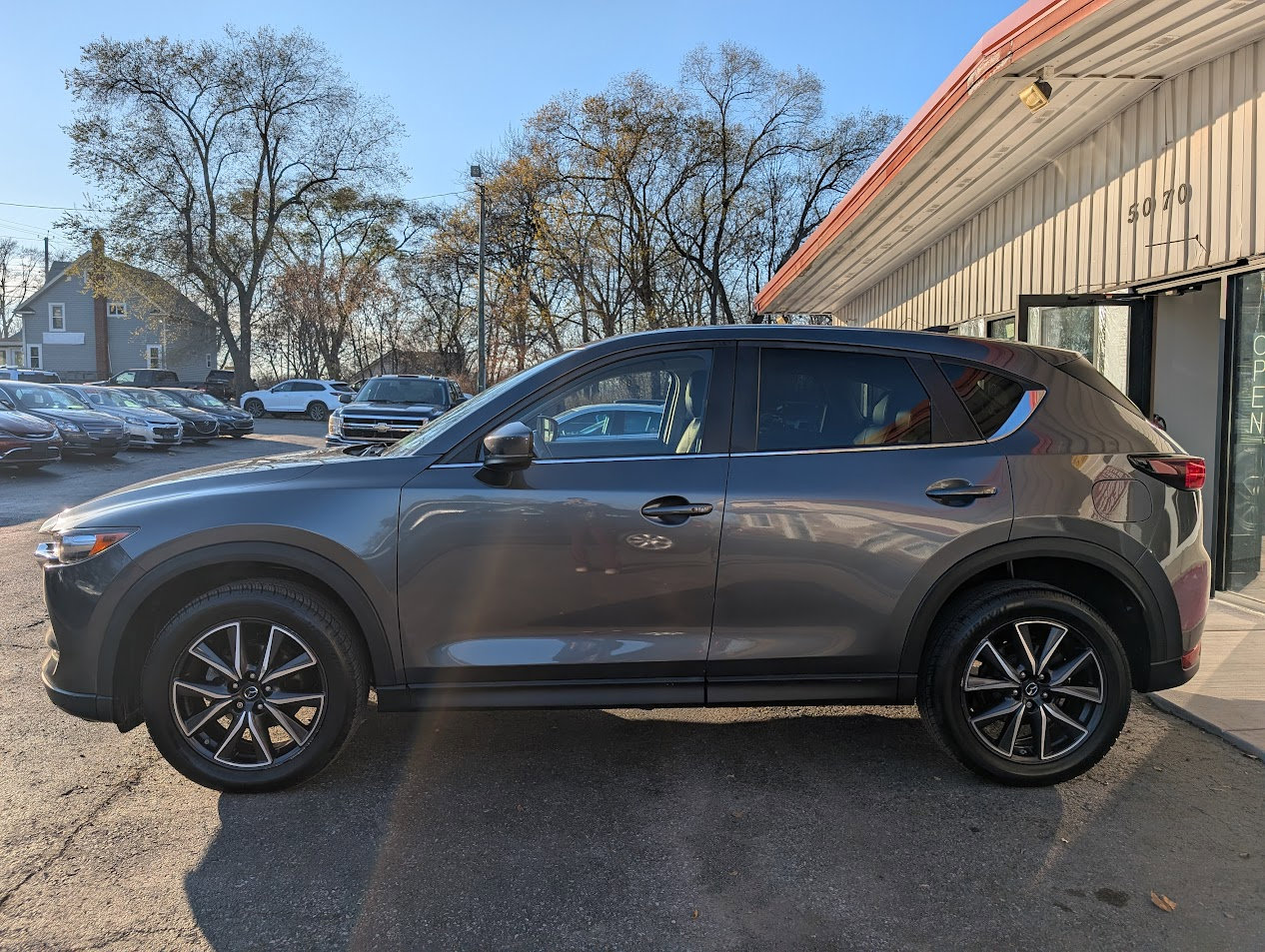 Used 2018 MAZDA CX-5 Touring w/ Preferred Equipment Package image 4