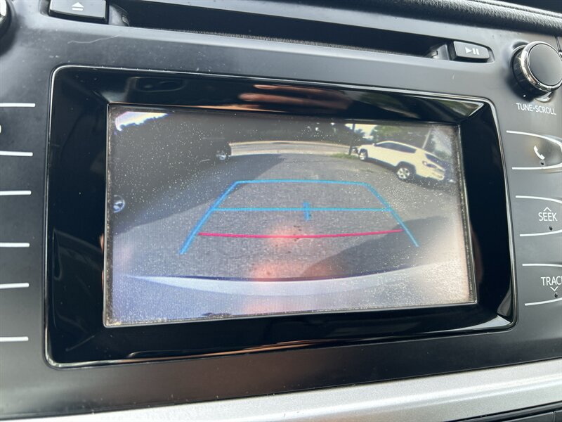 Used 2016 Toyota Highlander LE AWD/4WD image 14