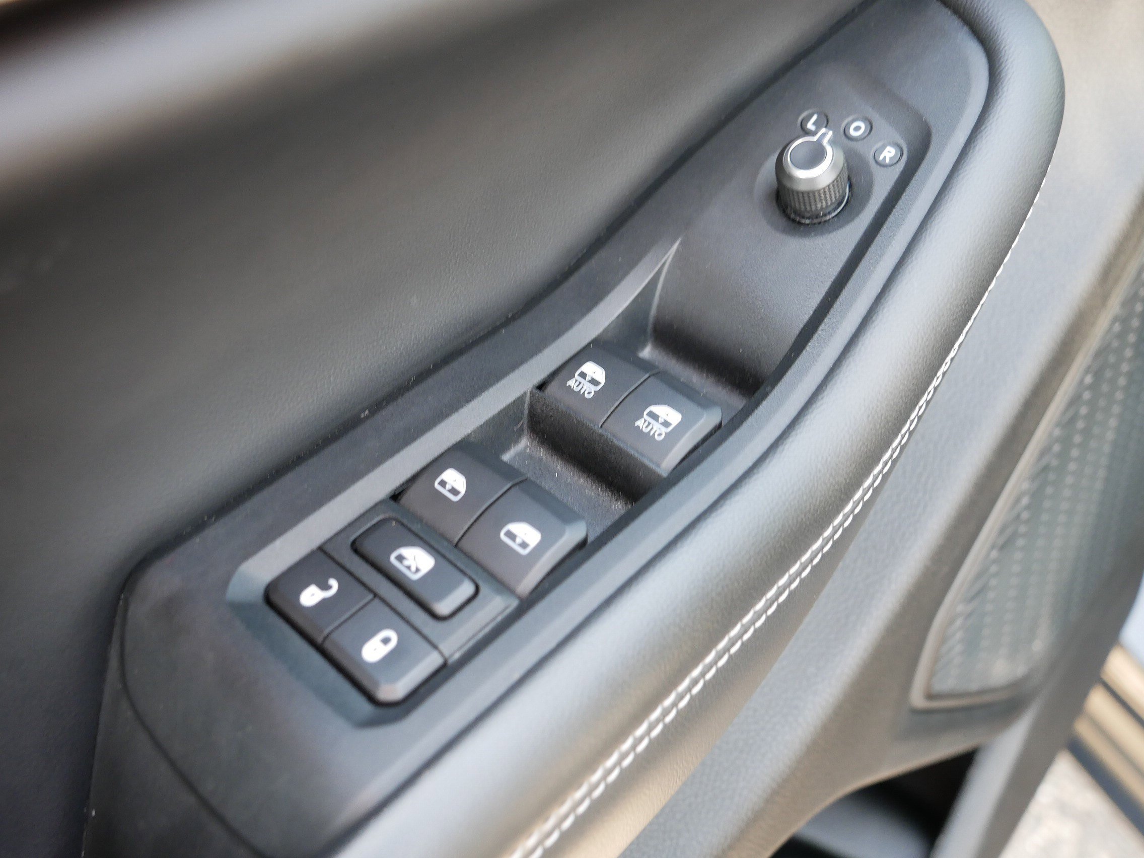 Used 2023 Jeep Grand Cherokee Laredo w/ Luxury Tech Group I image 19