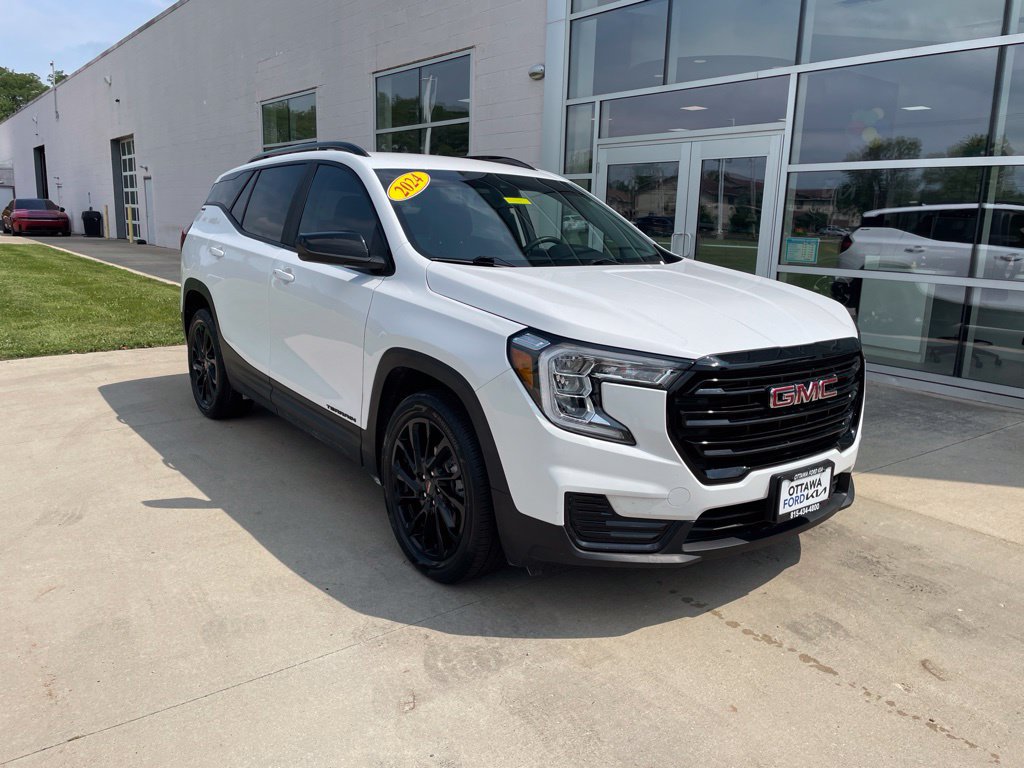 Used 2024 GMC Terrain SLE w/ Elevation Edition FWD image 1