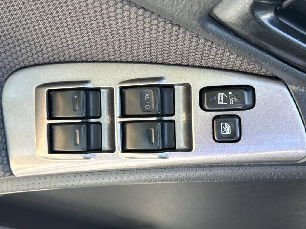 Used 2007 Pontiac Vibe w/ Preferred Package FWD image 14