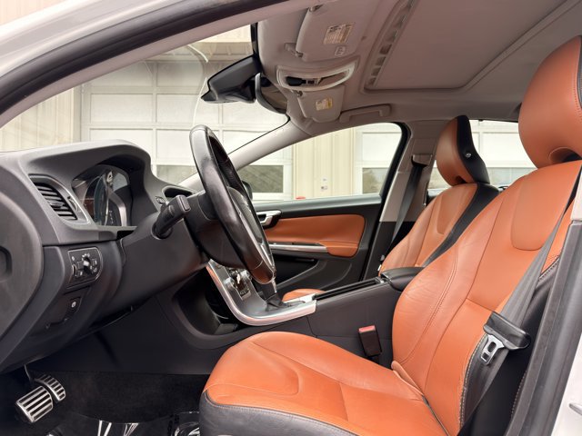 Used 2017 Volvo S60 T5 Inscription image 11