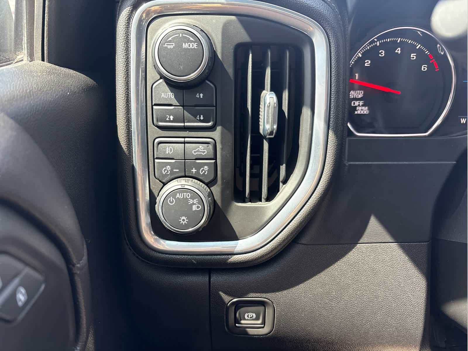 Used 2021 Chevrolet Silverado 1500 LT Trail Boss w/ Convenience Package II image 29