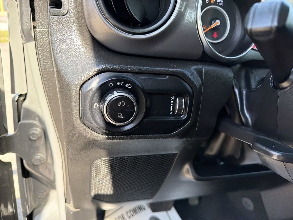 Used 2023 Jeep Gladiator Sport image 17