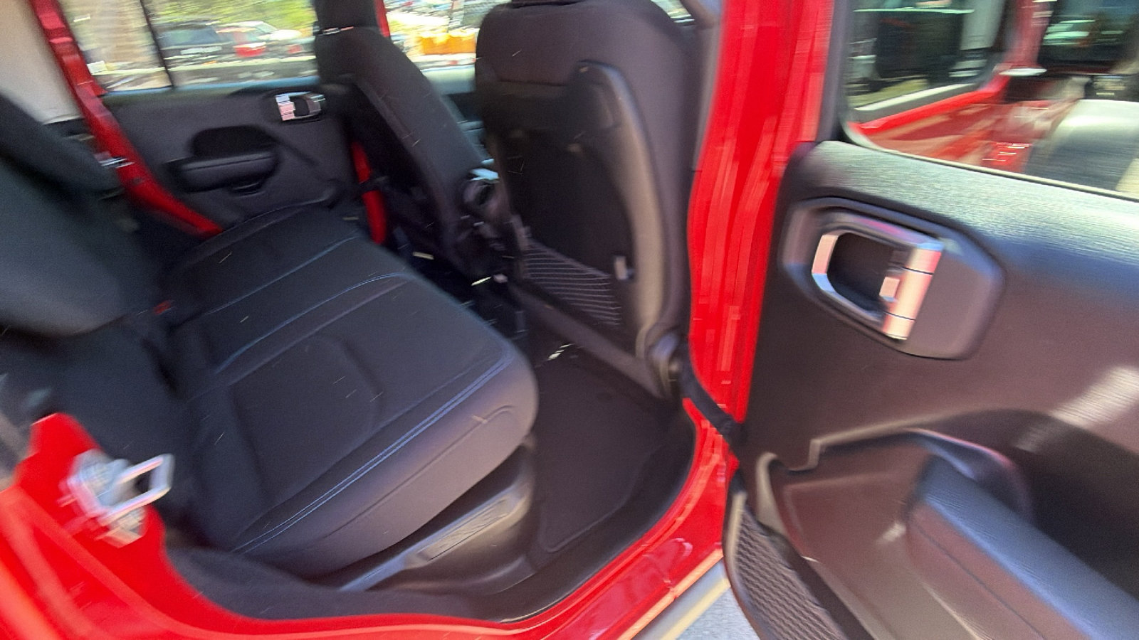 Used 2025 Jeep Wrangler Unlimited Rubicon 4xe w/ Convenience Group AWD/4WD image 21