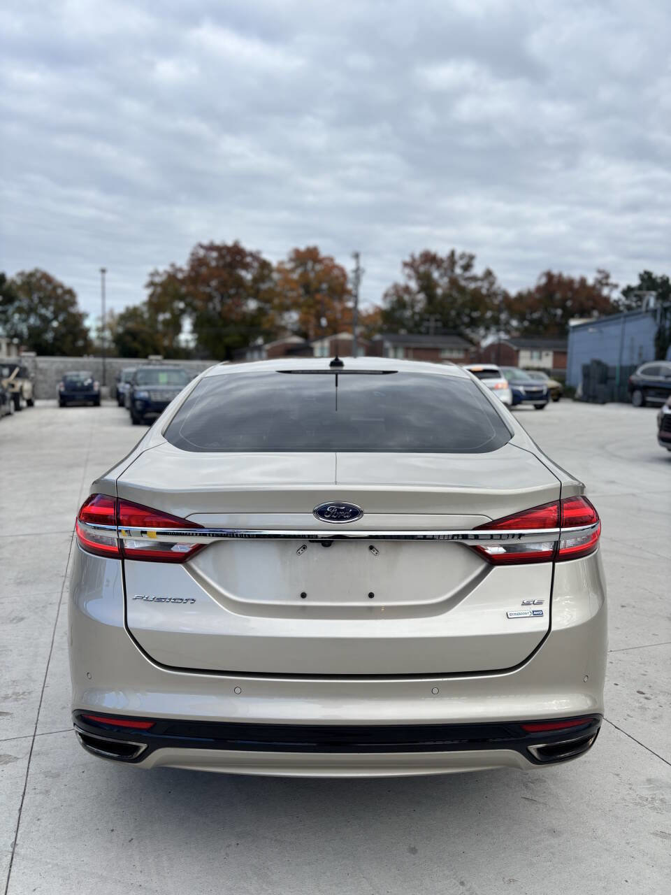 Used 2017 Ford Fusion SE w/ Fusion SE Technology Package image 4