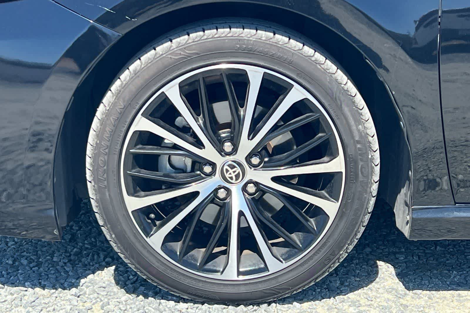 Used 2020 Toyota Camry SE w/ Carpet Mat Package FWD image 12