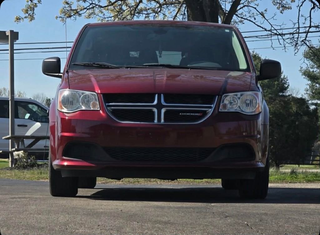 Used 2020 Dodge Grand Caravan SE FWD image 3
