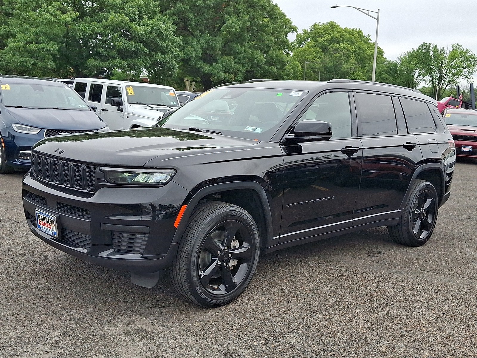 Used 2024 Jeep Grand Cherokee L Altitude AWD/4WD image 3