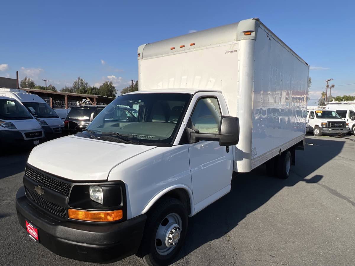 Used 2015 Chevrolet Express 3500 image 2