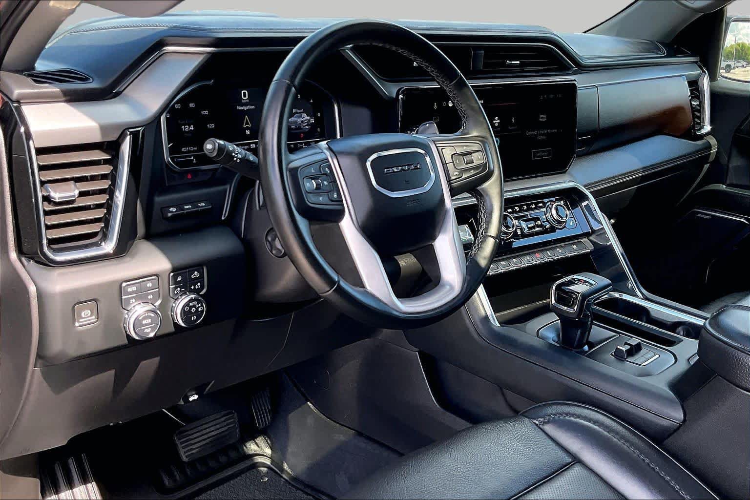 Used 2024 GMC Sierra 1500 Denali w/ Technology Package AWD/4WD image 18