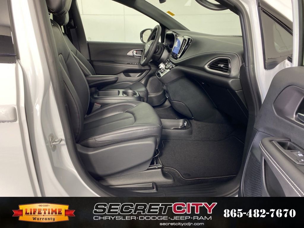 New 2026 Chrysler Pacifica Select image 38