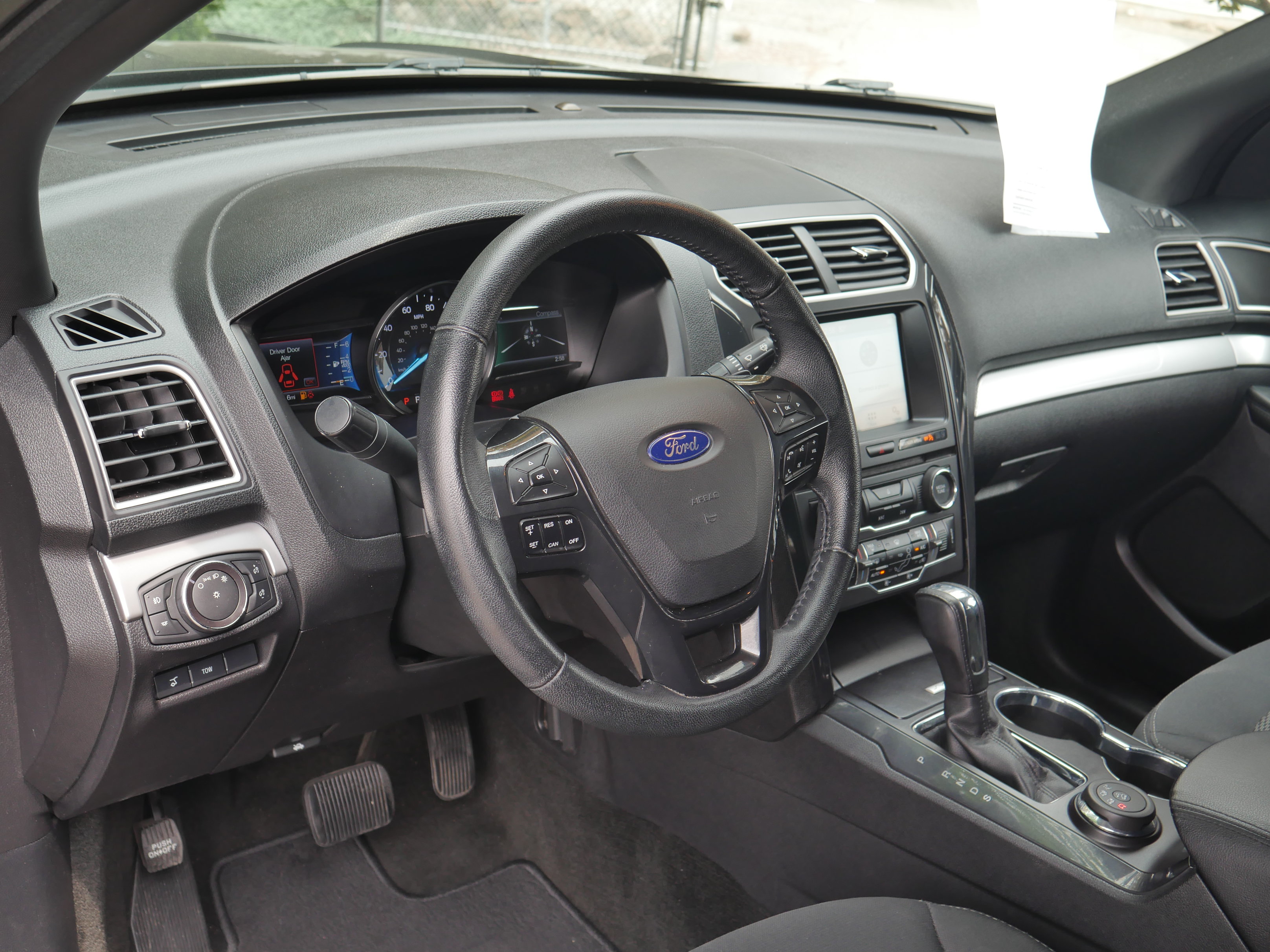 Used 2017 Ford Explorer XLT w/ Equipment Group 201A AWD/4WD image 4