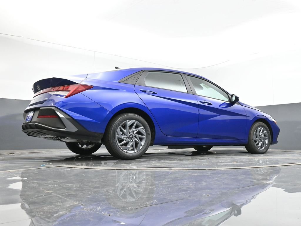 New 2024 Hyundai Elantra Blue image 13