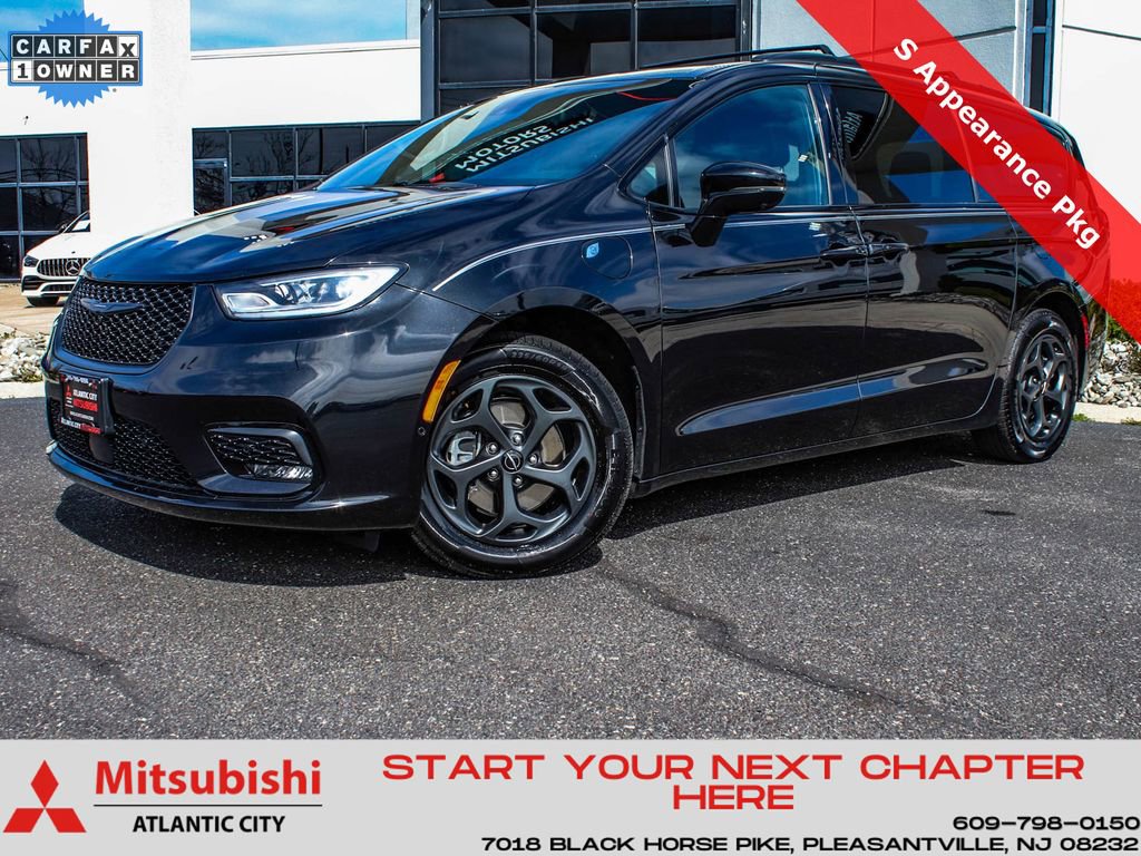 Used 2022 Chrysler Pacifica Touring-L w/ Uconnect Theater Family Group image 1