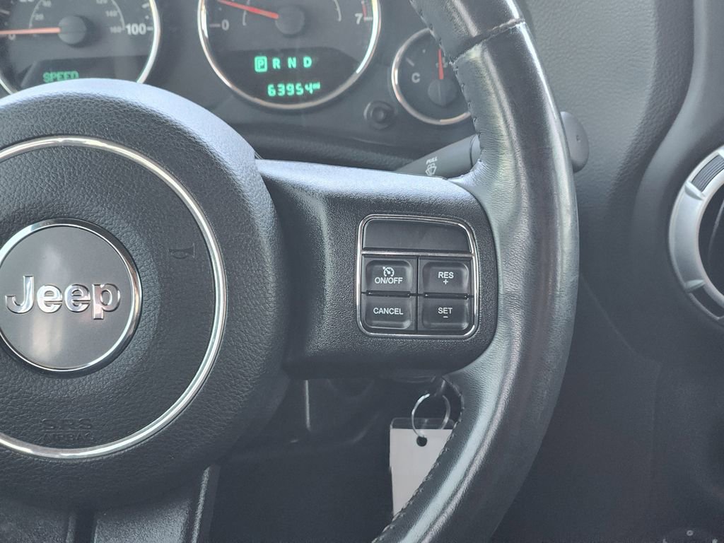 Used 2016 Jeep Wrangler Unlimited Sahara w/ Connectivity Group image 26