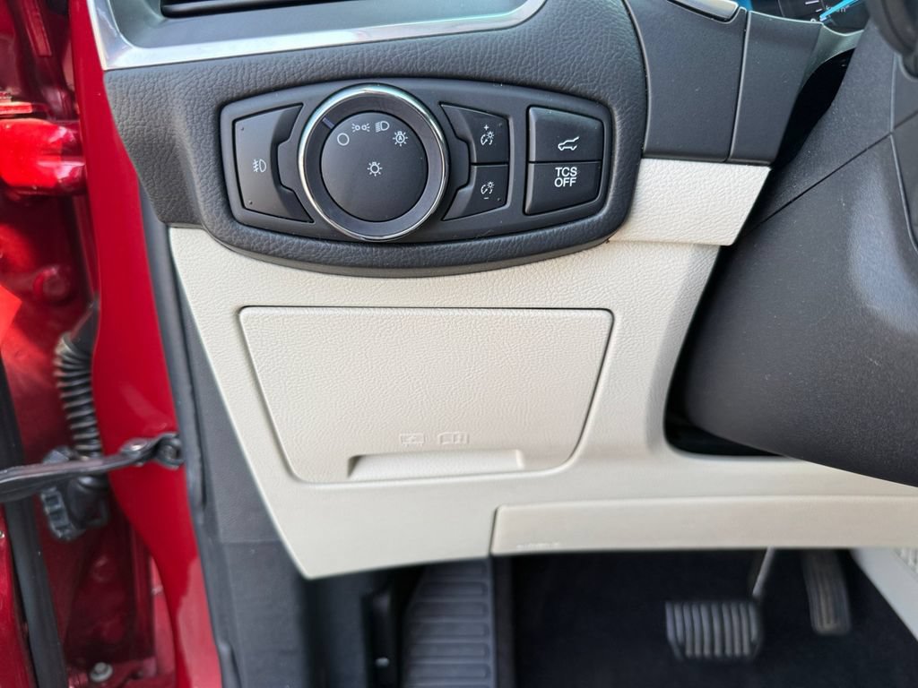 Used 2020 Ford Edge Titanium AWD/4WD image 25