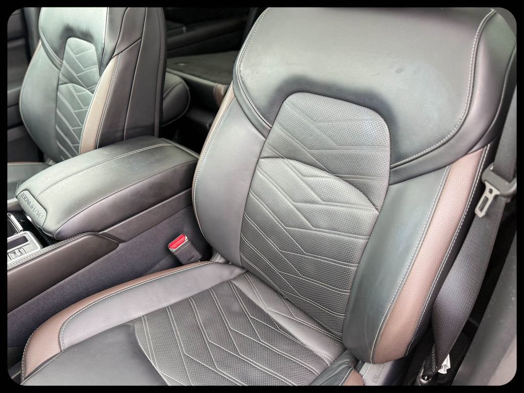 Used 2024 Nissan Pathfinder Platinum w/ Cargo Package image 24