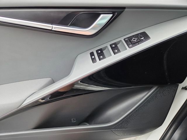 Used 2025 Kia Niro EX image 17