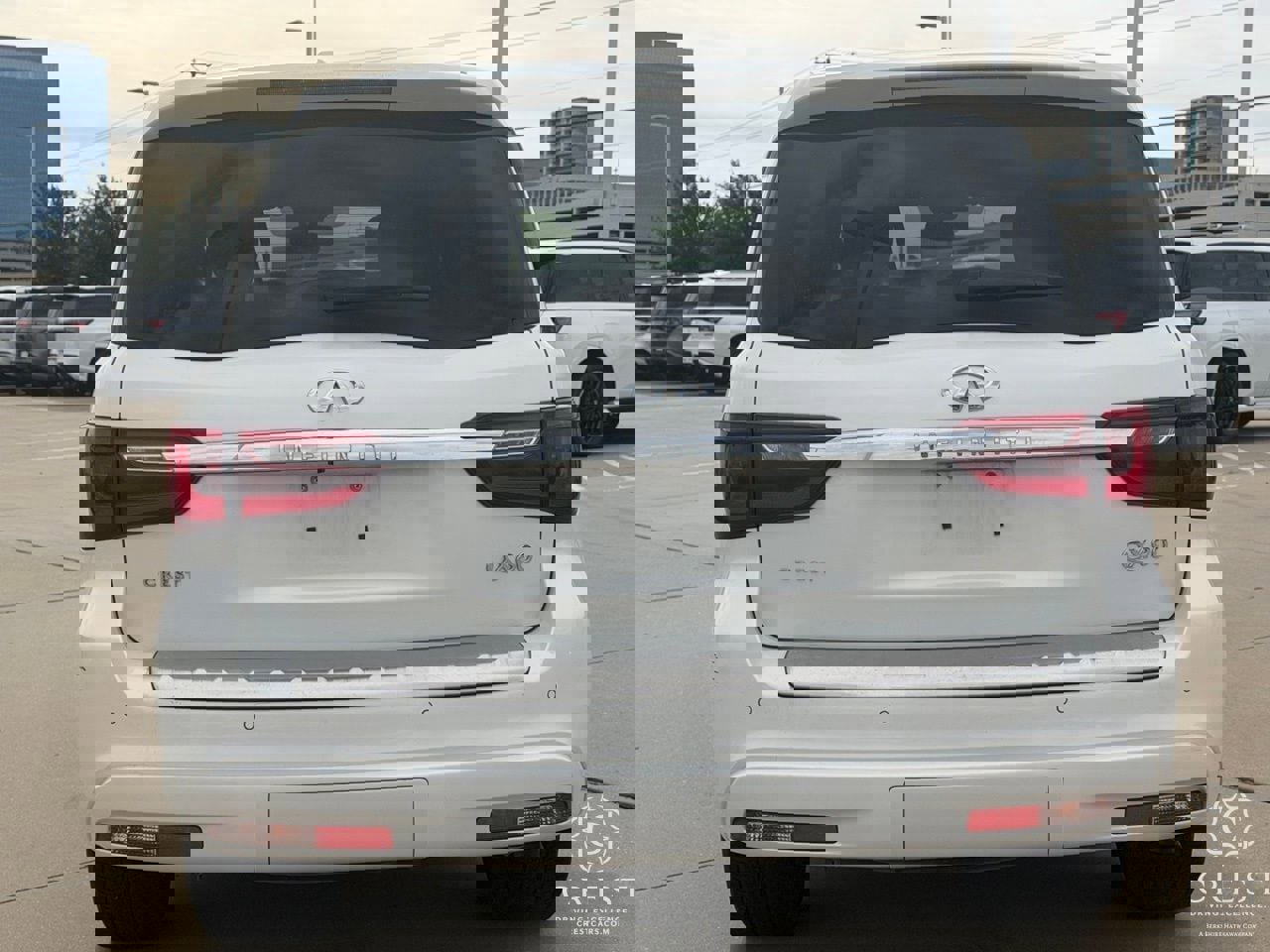 Used 2019 INFINITI QX80 Luxe w/ All-Season Package image 6