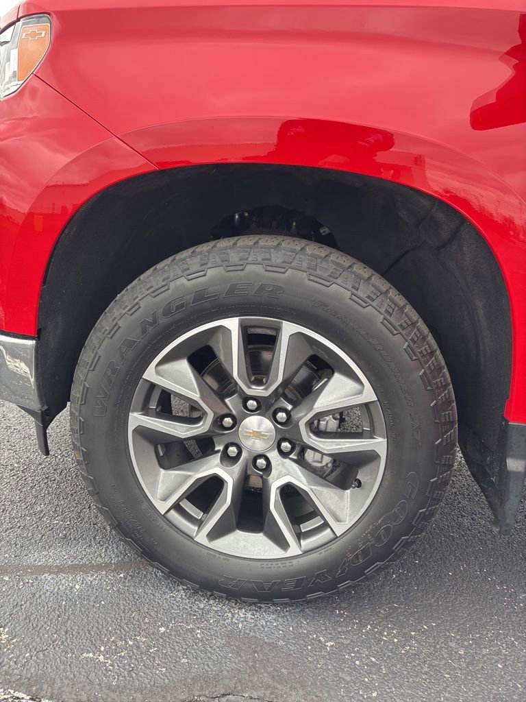 Used 2023 Chevrolet Silverado 1500 LT AWD/4WD image 9