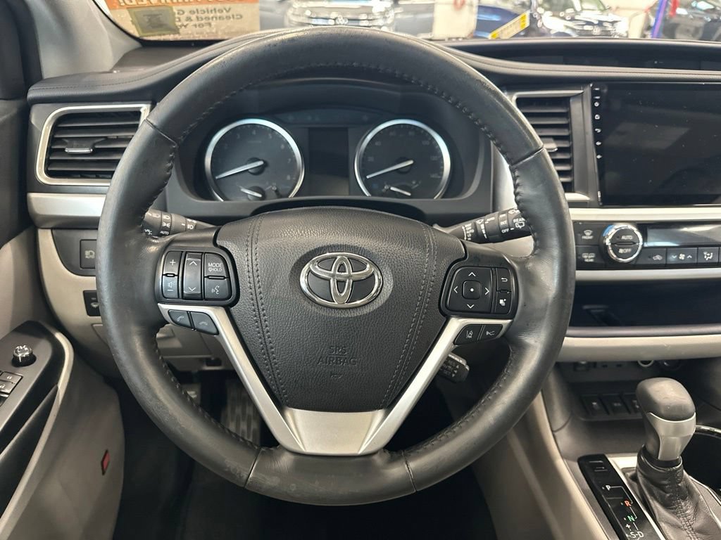 Used 2019 Toyota Highlander Limited Platinum w/ Carpet Mat Package (TMS) AWD/4WD image 12