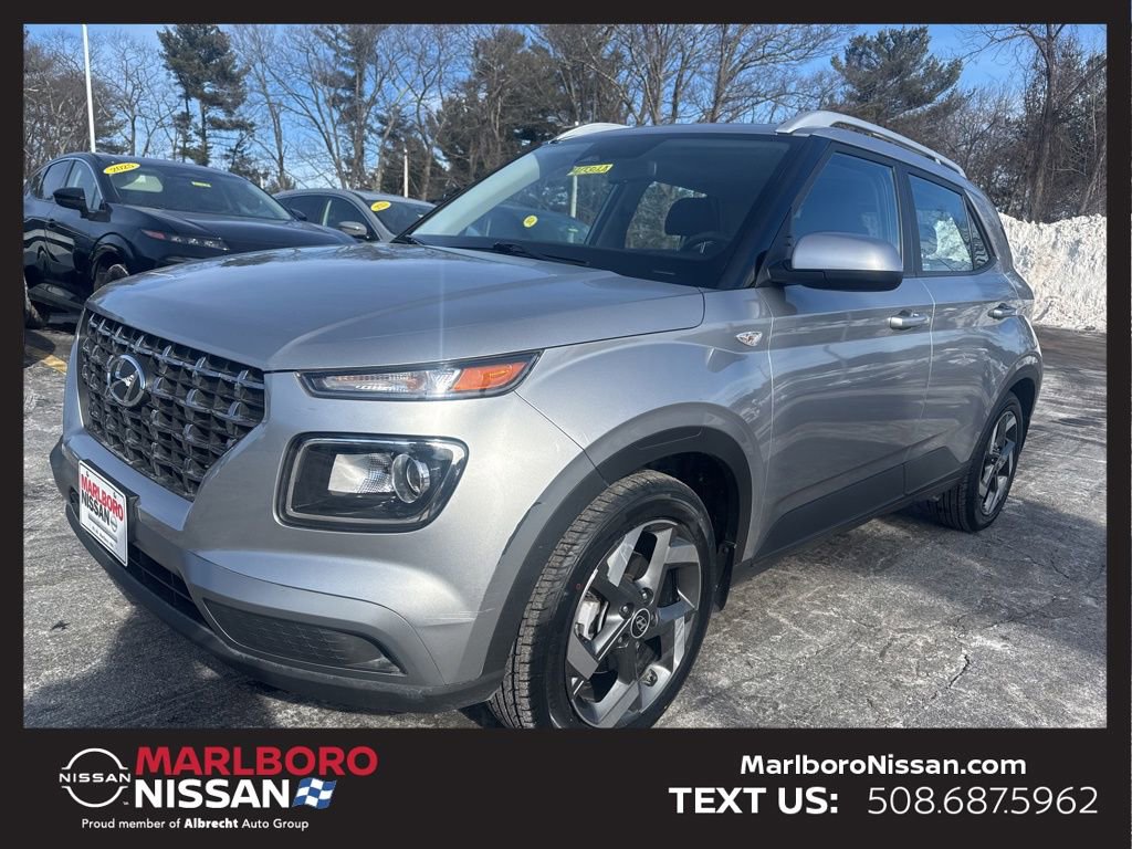 Used 2023 Hyundai Venue SEL w/ Cargo Package image 3