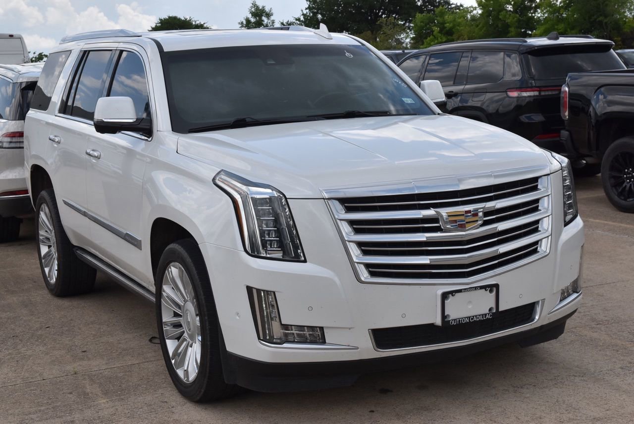 Used 2017 Cadillac Escalade Platinum RWD image 4