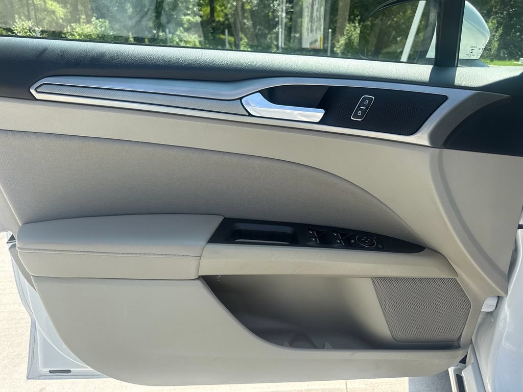 Used 2020 Ford Fusion SE AWD/4WD image 13