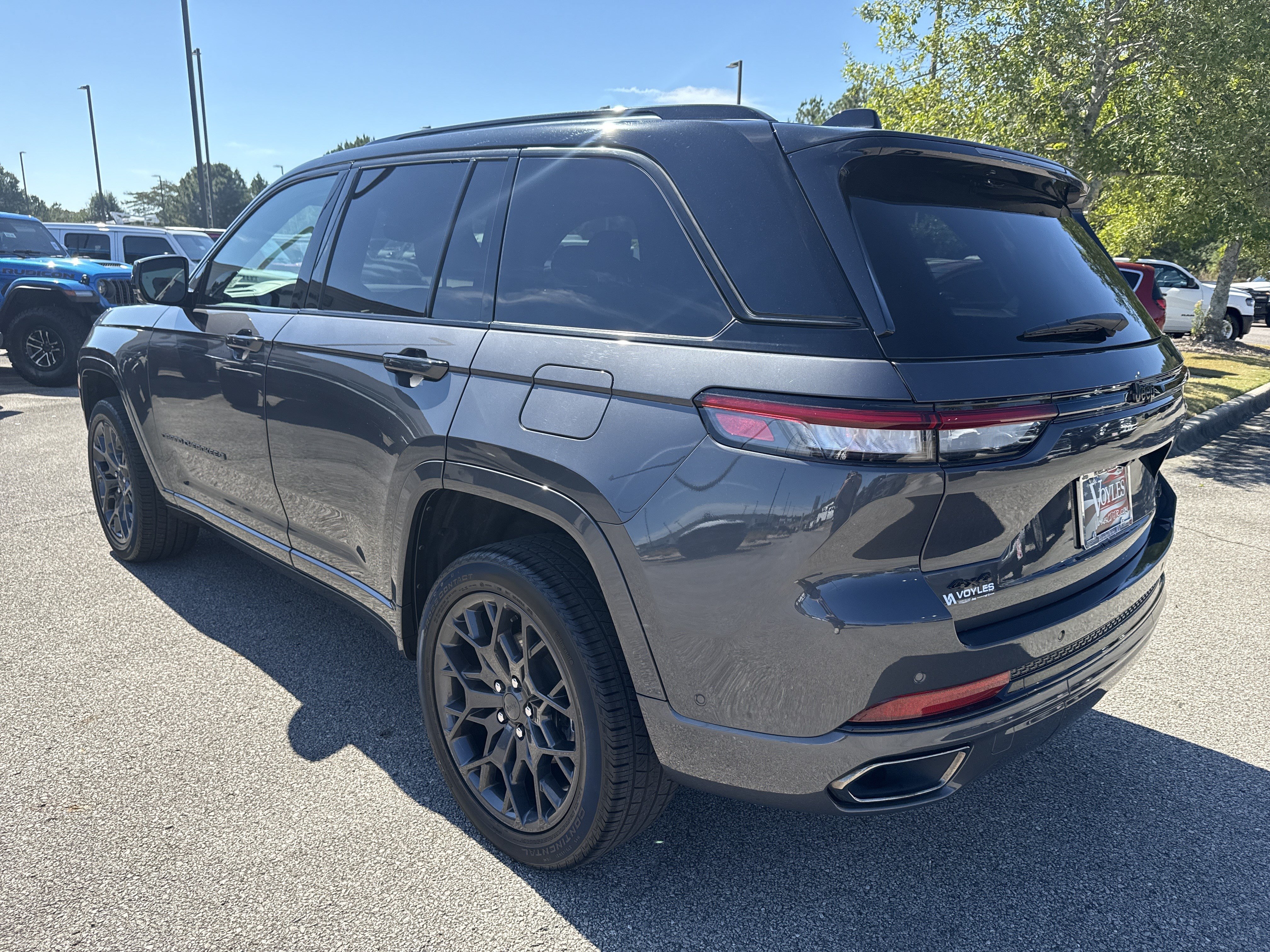 Used 2025 Jeep Grand Cherokee Summit w/ Obsidian Package AWD/4WD image 5