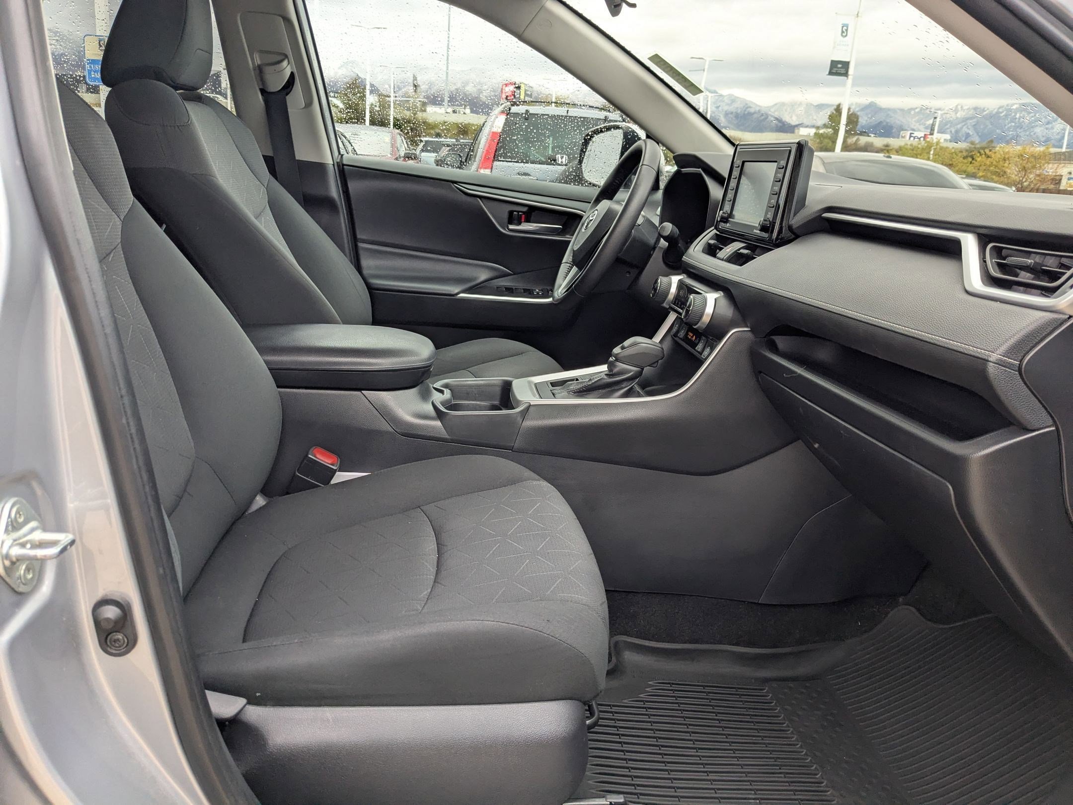 Used 2020 Toyota RAV4 XLE image 19