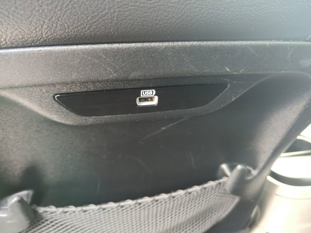 Used 2018 Chrysler Pacifica Touring-L w/ Tire & Wheel Group image 40