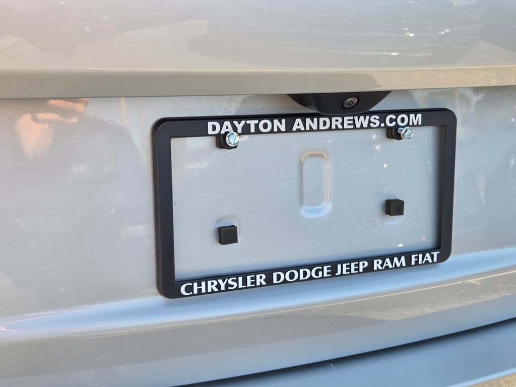 Certified 2025 Jeep Grand Cherokee L Limited w/ Black Appearance Package image 11