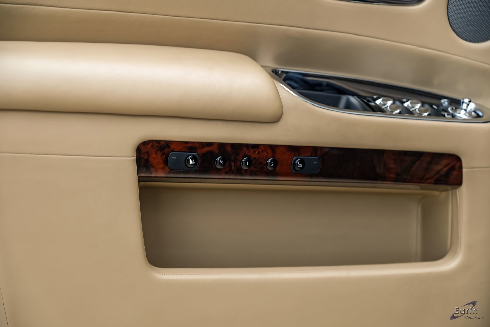 Used 2017 Rolls-Royce Ghost RWD image 97
