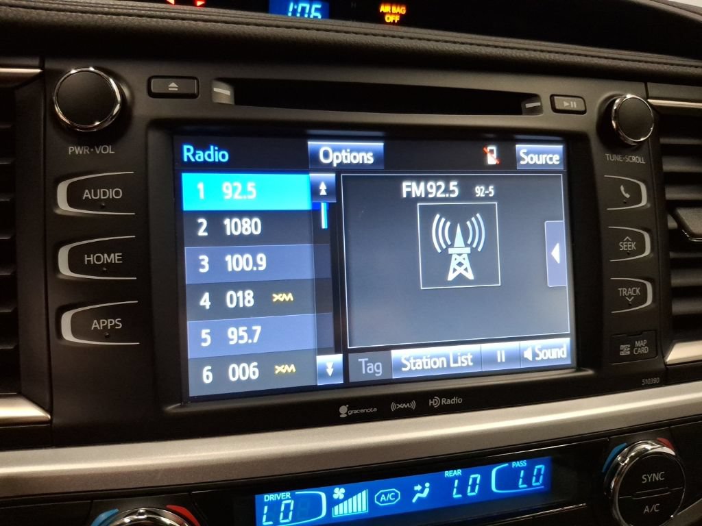 Used 2019 Toyota Highlander XLE AWD/4WD image 24