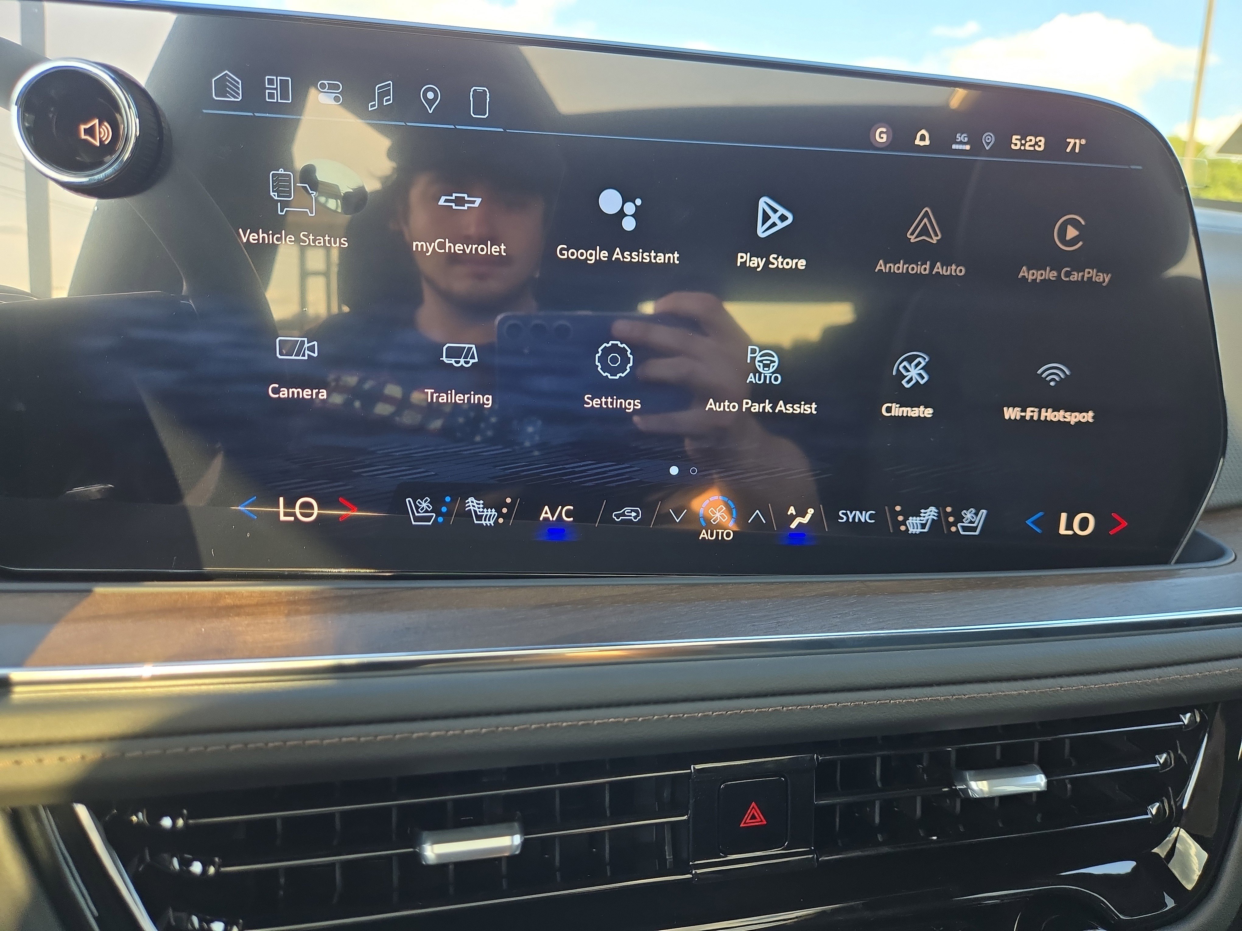 New 2026 Chevrolet Suburban High Country w/ Sun And Tow Package image 26