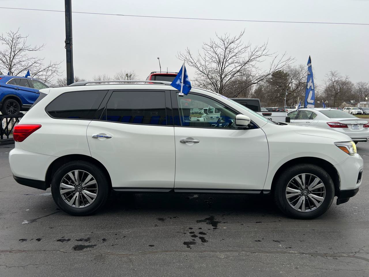 Used 2018 Nissan Pathfinder SV AWD/4WD image 7