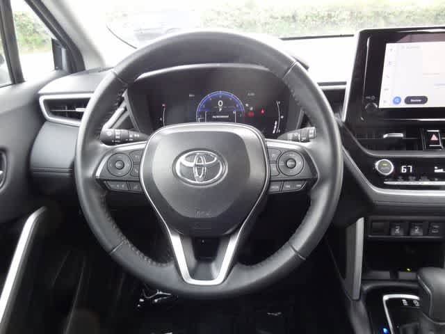 Used 2025 Toyota Corolla Cross XLE AWD/4WD image 12