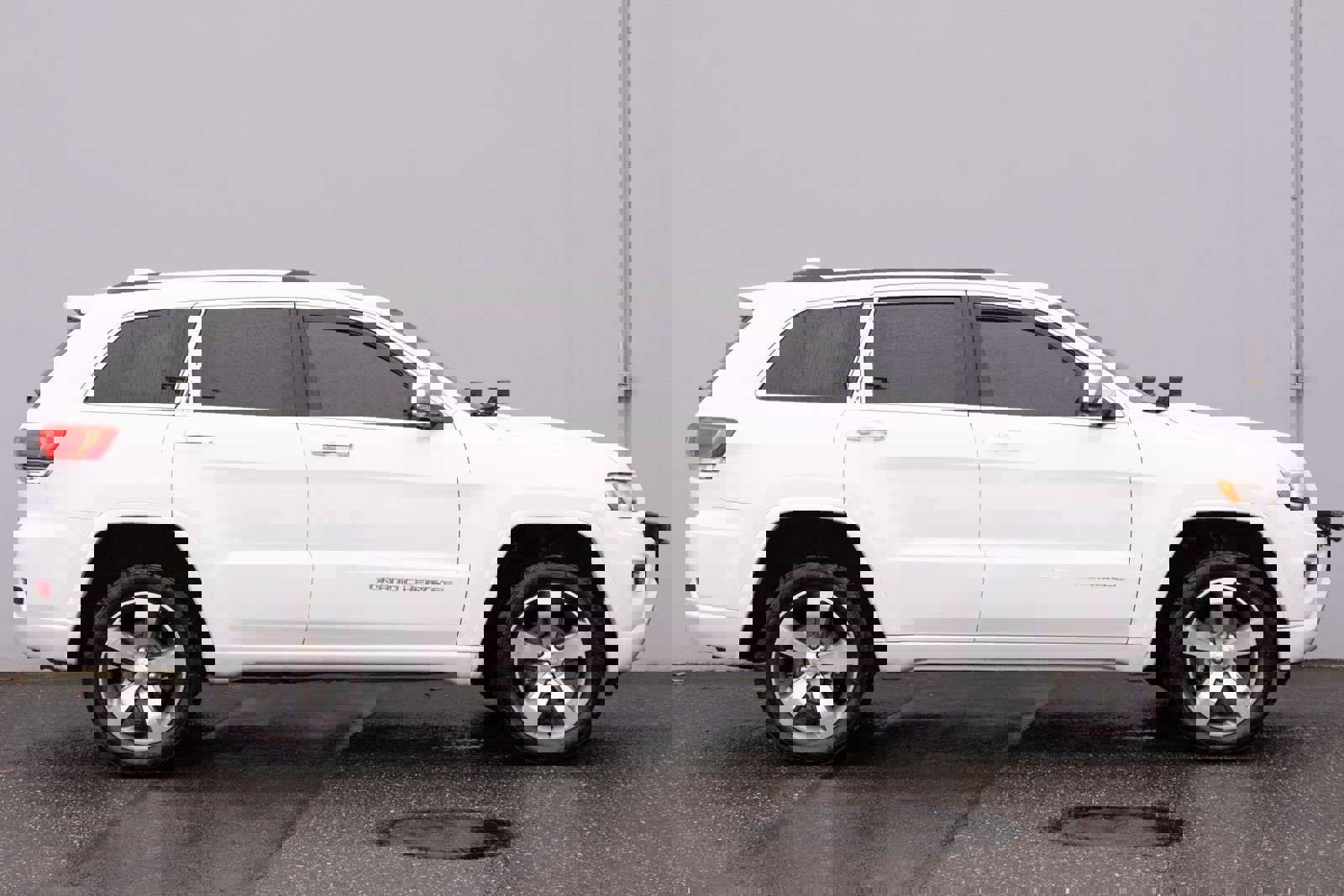 Used 2014 Jeep Grand Cherokee Overland w/ Mopar Chrome Edition Group image 30