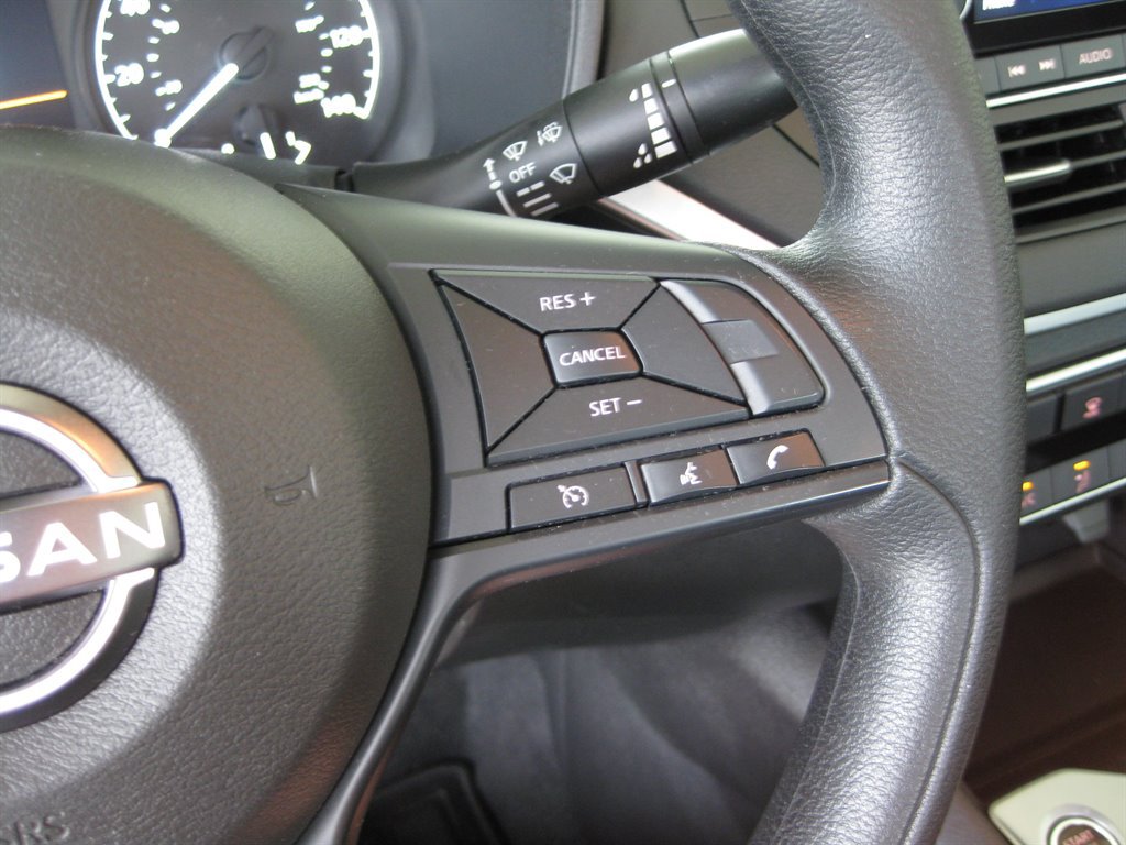Used 2025 Nissan Altima 2.5 S FWD image 14