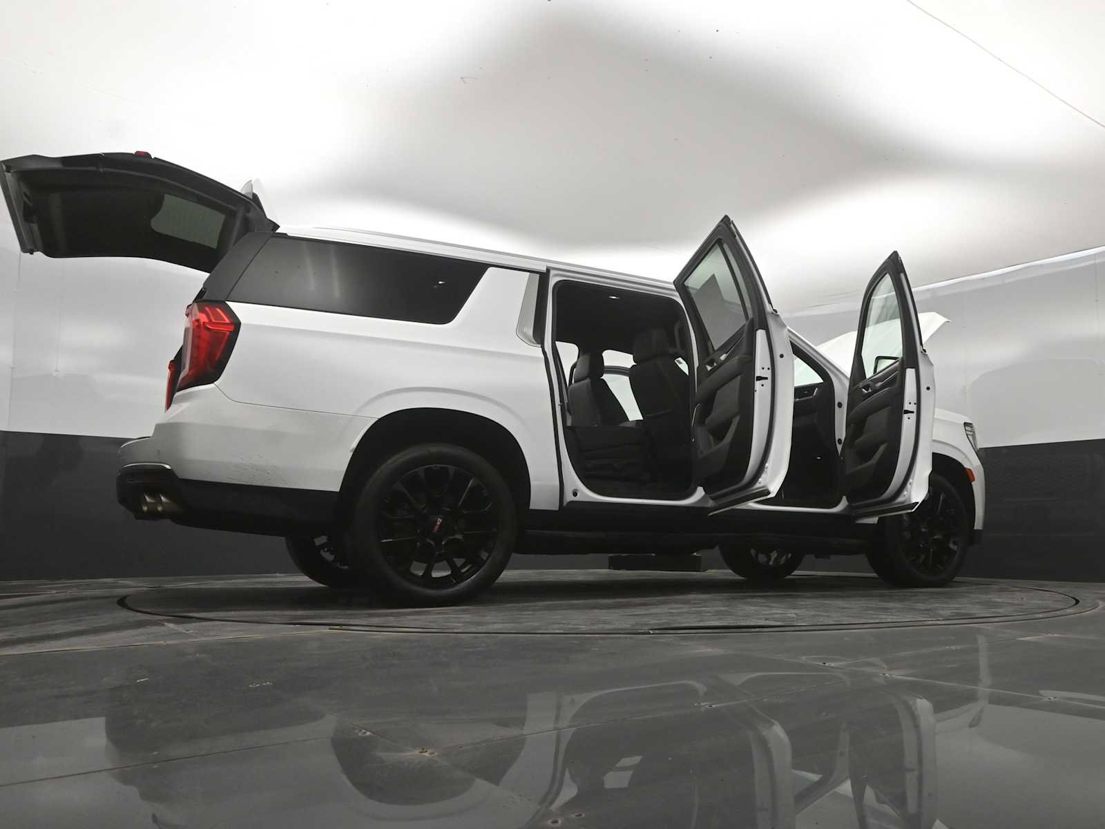 Used 2022 GMC Yukon XL Denali AWD/4WD image 45