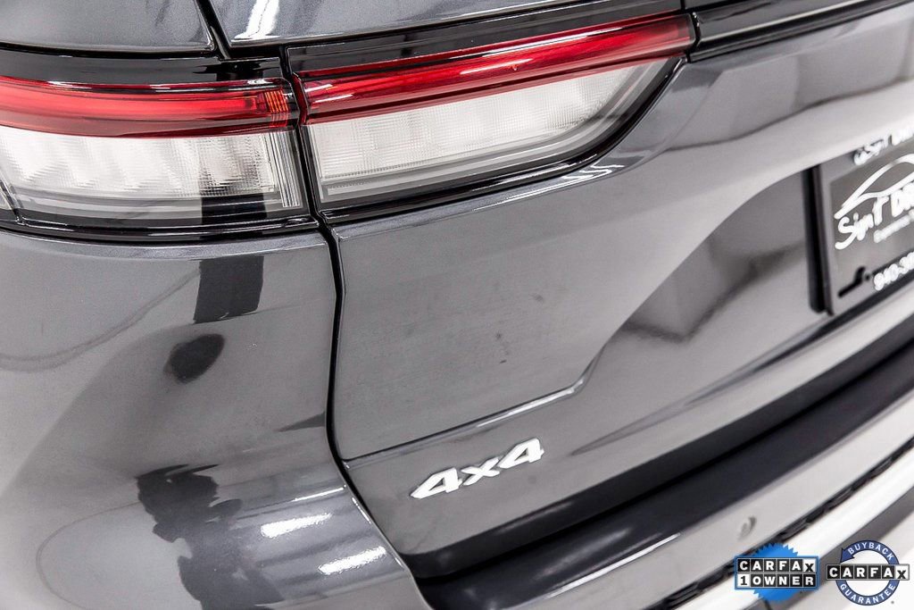 Used 2024 Jeep Grand Cherokee Laredo image 5